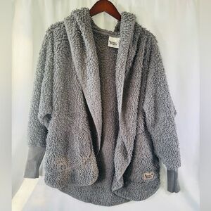 Nordic Beach Hooded Plush Sherpa Fleece Wrap – Gray – One Size w/ Pockets